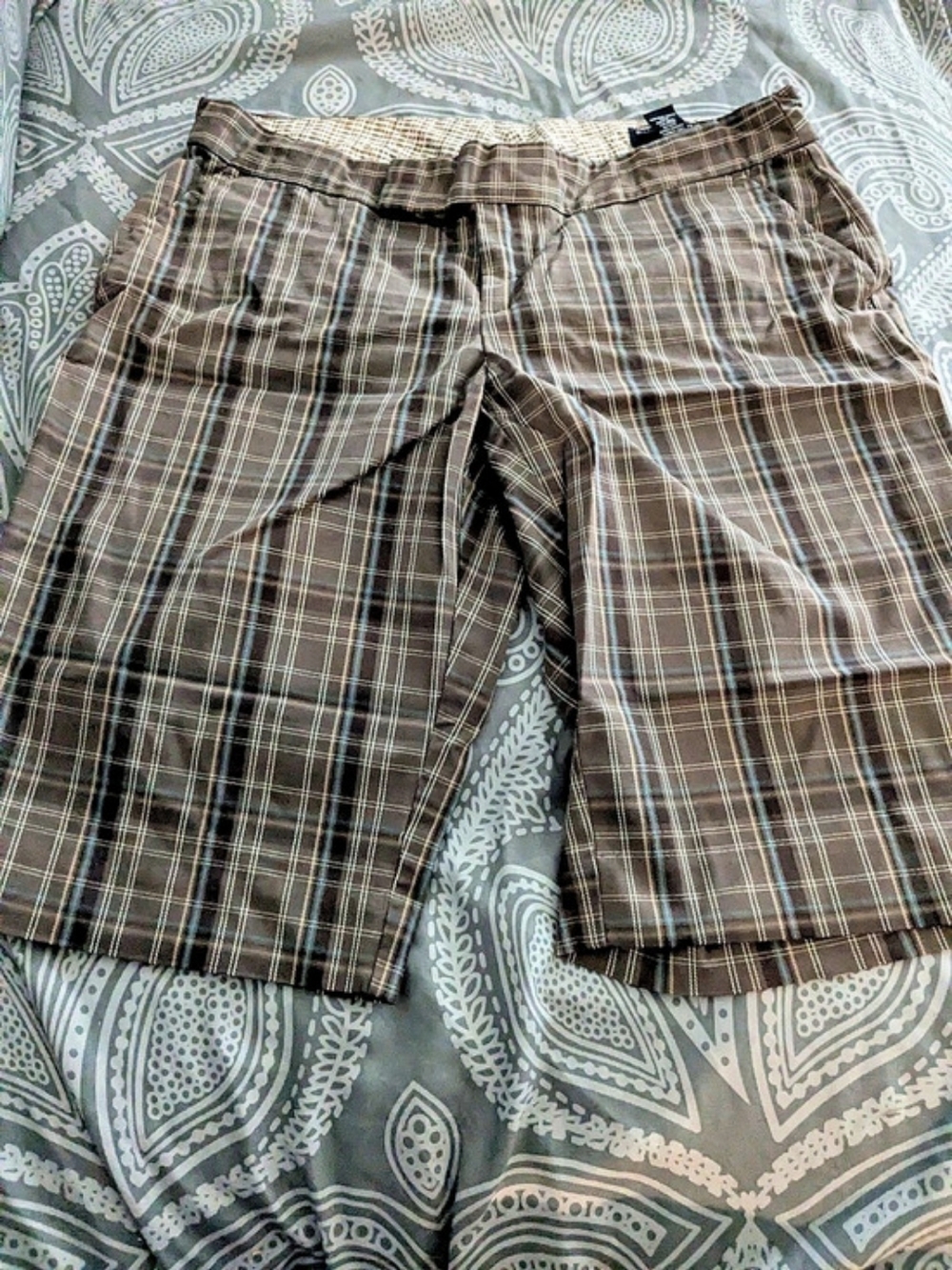 Banana Republic Plaid Bermuda Shorts in Brown & Blue Size 4P